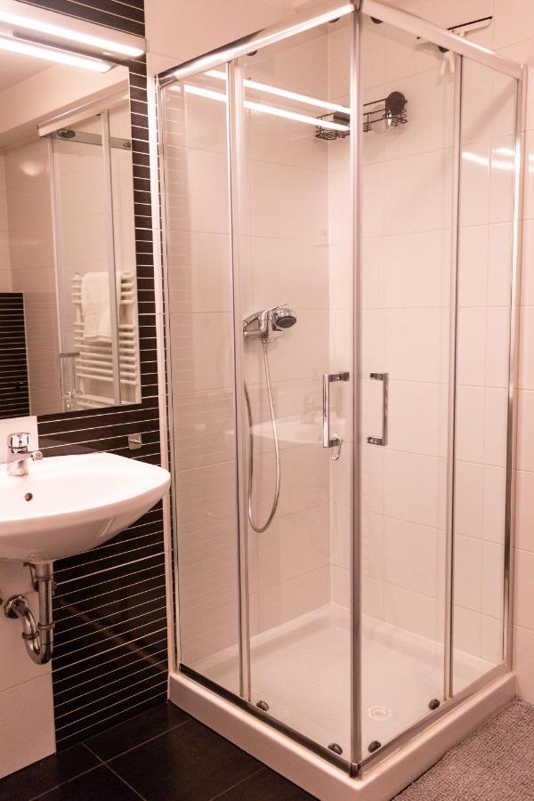 Apartment Ema โคเปร์ ภายนอก รูปภาพ